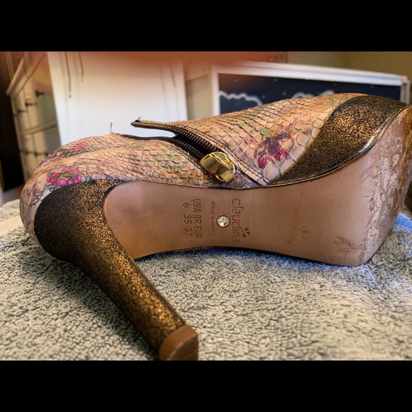 Boots - Picture 5 of 6